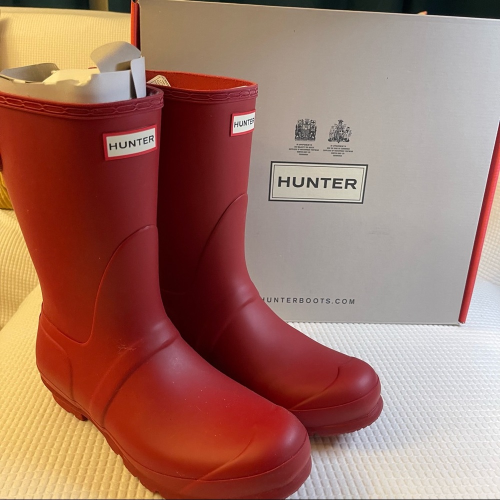 Hunter Original Back Adjustable Short Boots in Military Red. Size US 10